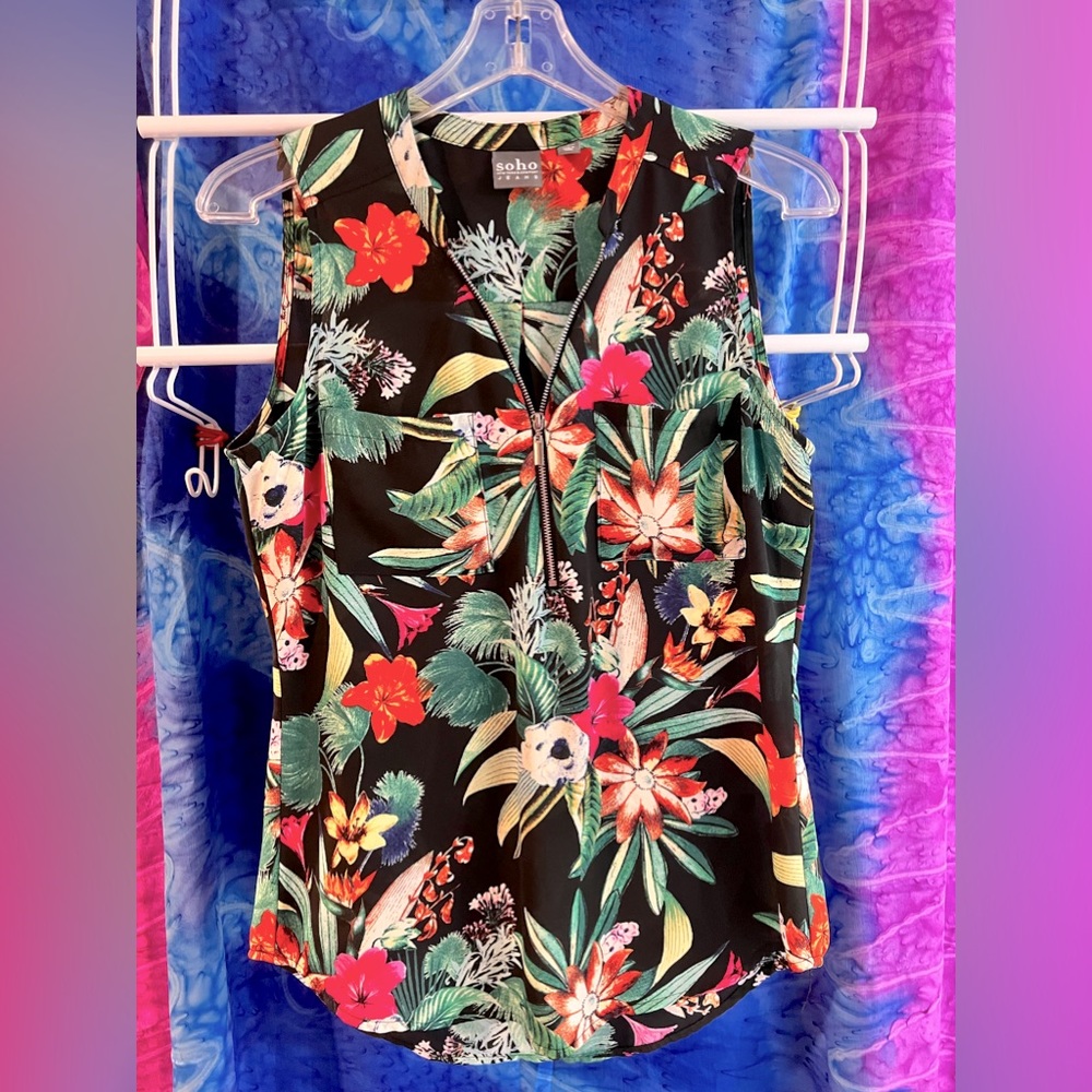 Sleeveless zipper front.